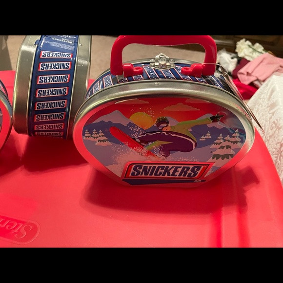 NWT Collectible 2003 Snickers Candy Advertising Tin with handle & clasp to close - Picture 7 of 9